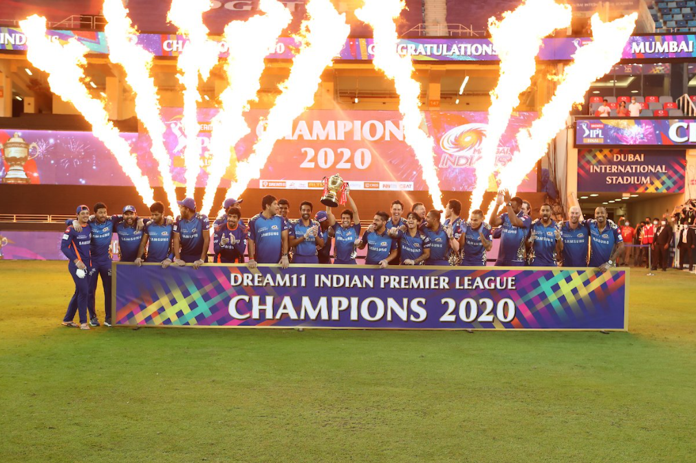 Mumbai Indians lifts IPL 2020 trophy