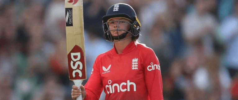 Ashes hopes alive with England's victory