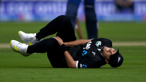 Tim Southee fractures bone in right thumb