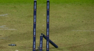 IPL broken stumps