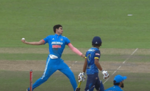 Shubman Gill Bowling SL vs IND 1st ODi